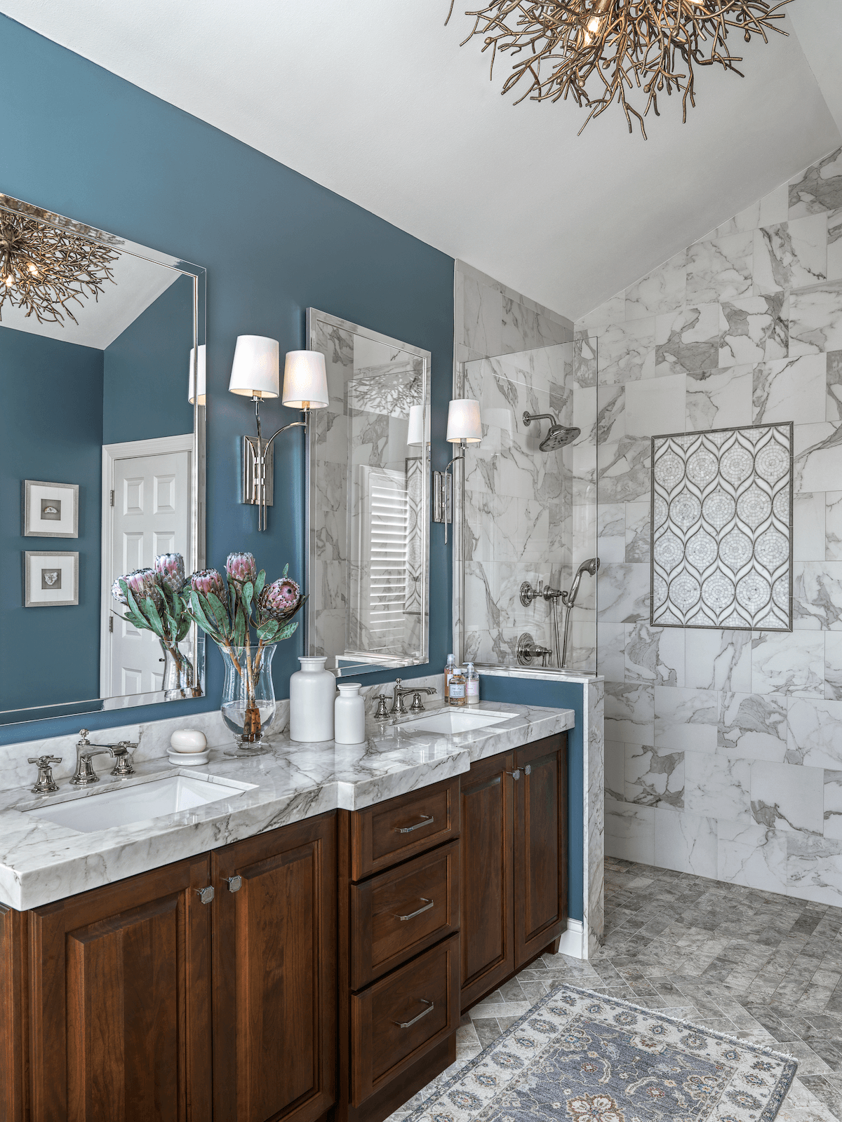 Double Bowl Traditional Bathroom Vanity