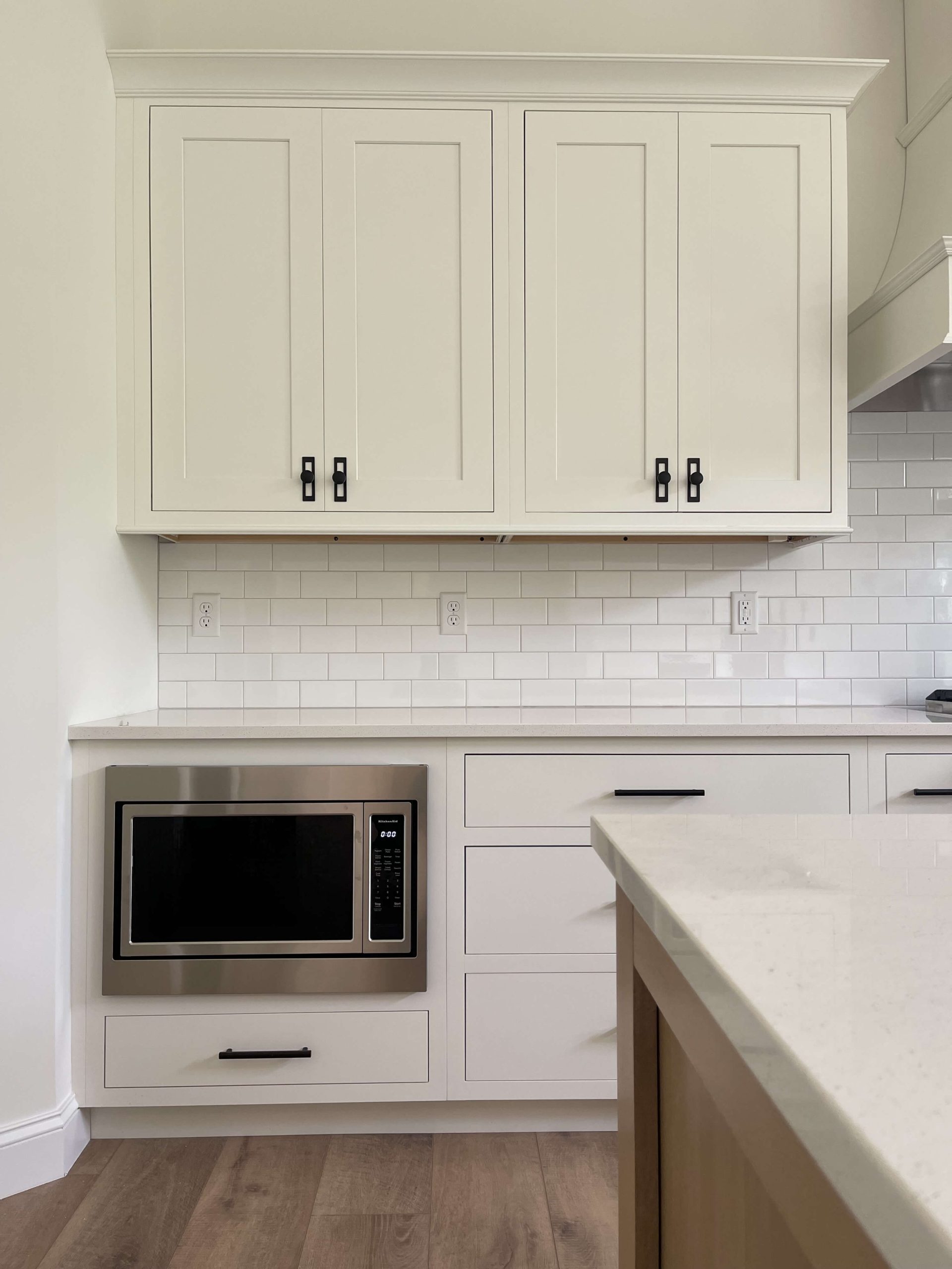 Built-in microwave drawer, kitchen by Beck/ALLEN CABINETRY